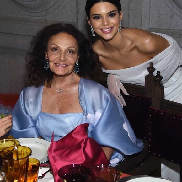 DVF Diane von Fürstenberg High Rise Wine Glasses, Set of 4 NEW - Picture 4 of 17